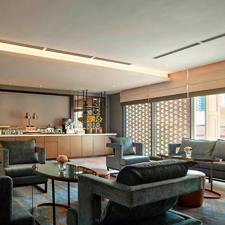 Hotel Stripes Kuala Lumpur, Autograph Collection ภายนอก รูปภาพ The Club lounge at Hong Kong International Airport