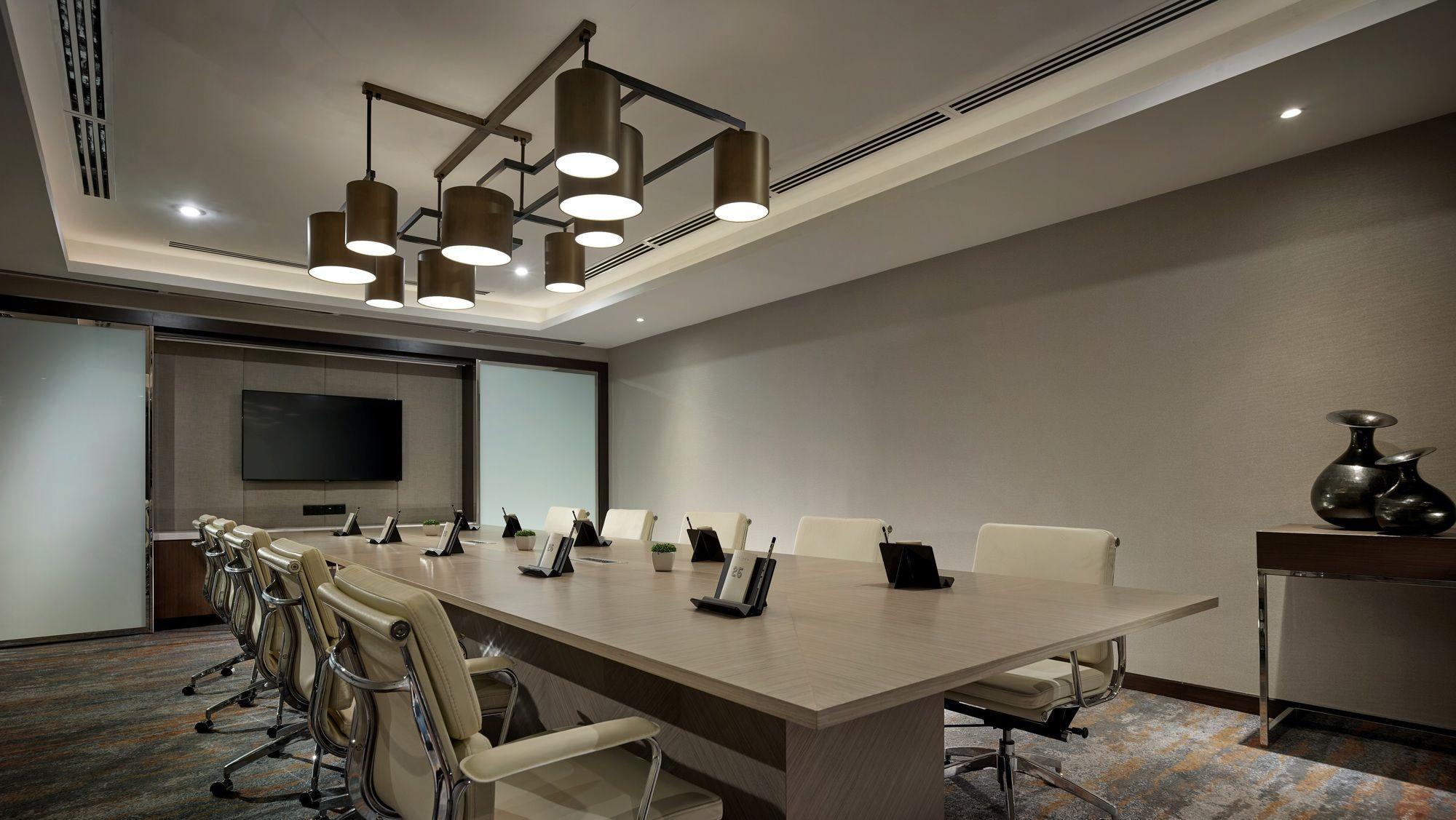 Hotel Stripes Kuala Lumpur, Autograph Collection ภายนอก รูปภาพ A meeting room at the hotel