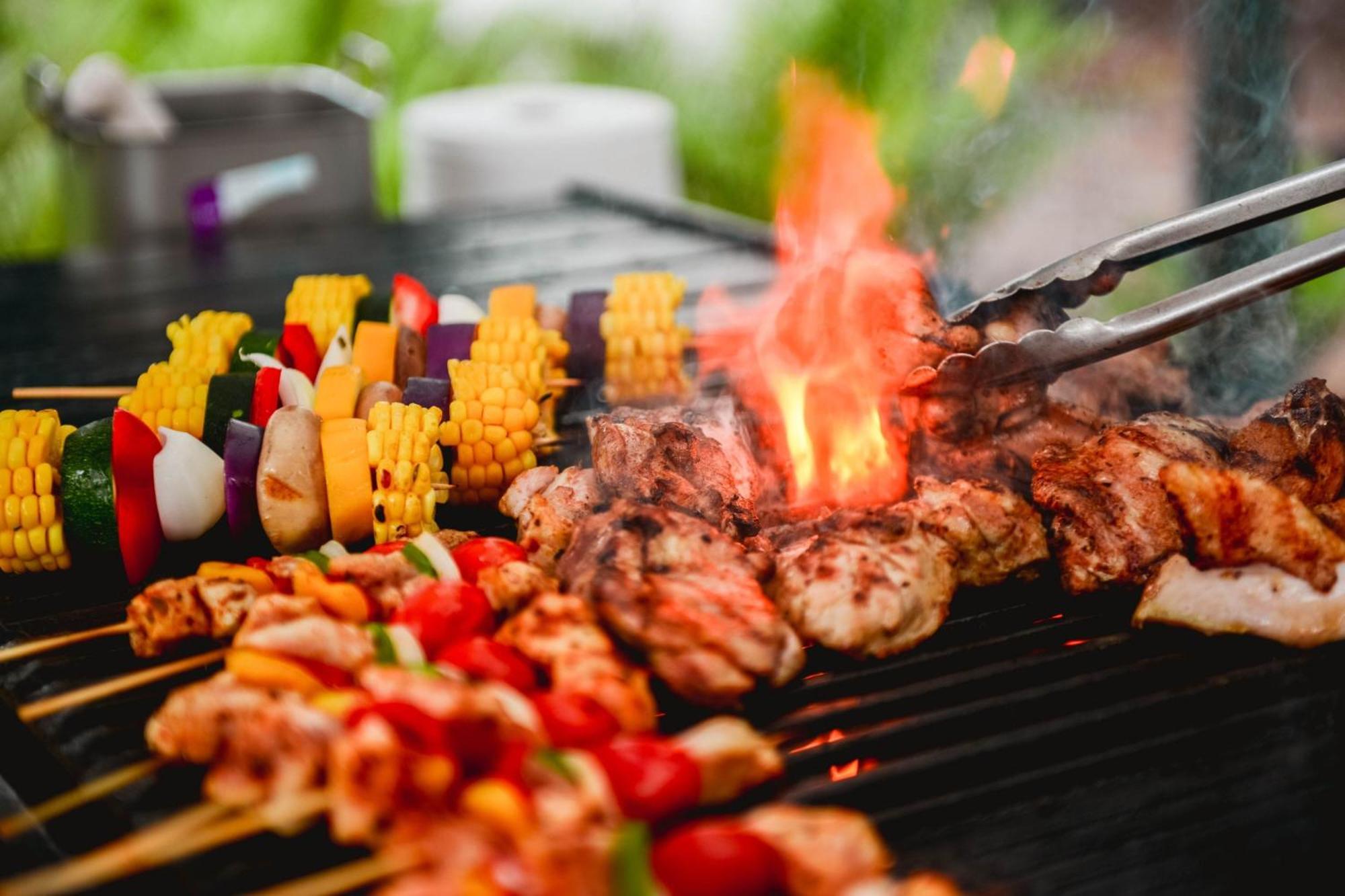 Hotel Stripes Kuala Lumpur, Autograph Collection ภายนอก รูปภาพ A barbecue