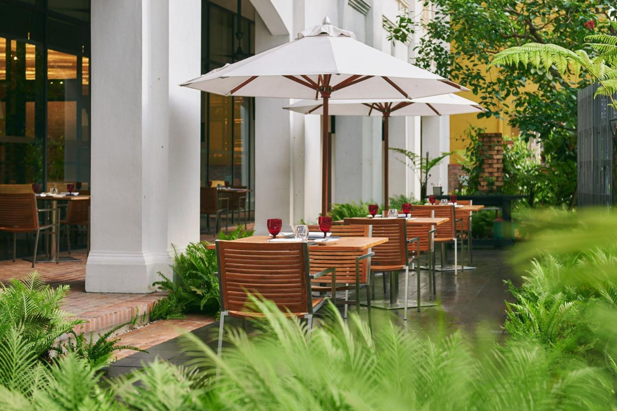 Hotel Stripes Kuala Lumpur, Autograph Collection ภายนอก รูปภาพ The Garden Grille