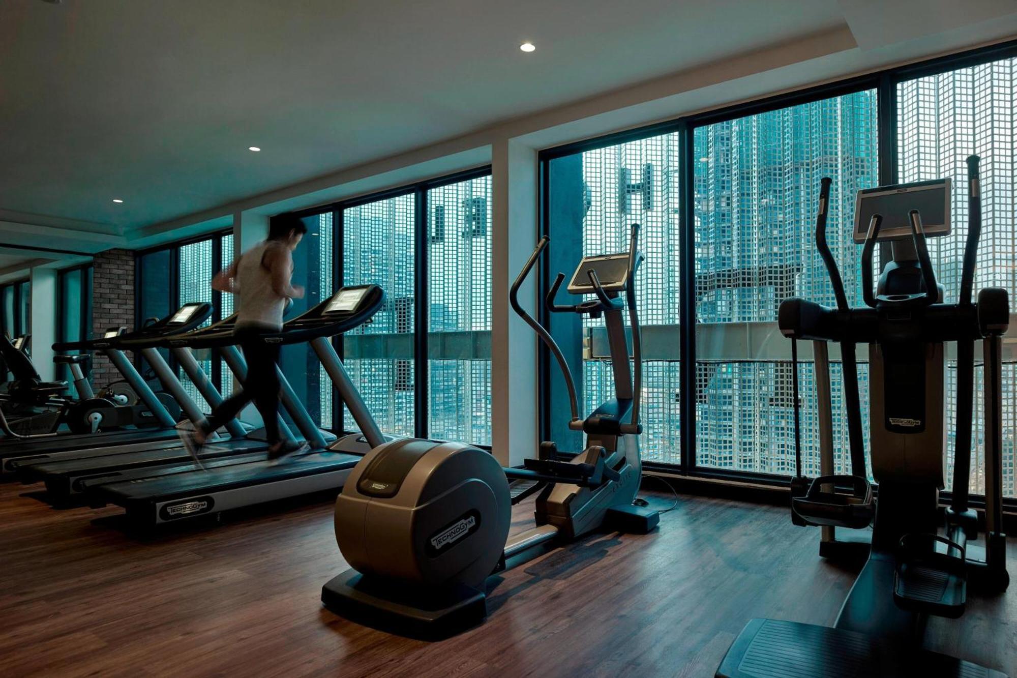 Hotel Stripes Kuala Lumpur, Autograph Collection ภายนอก รูปภาพ The gym at the hotel