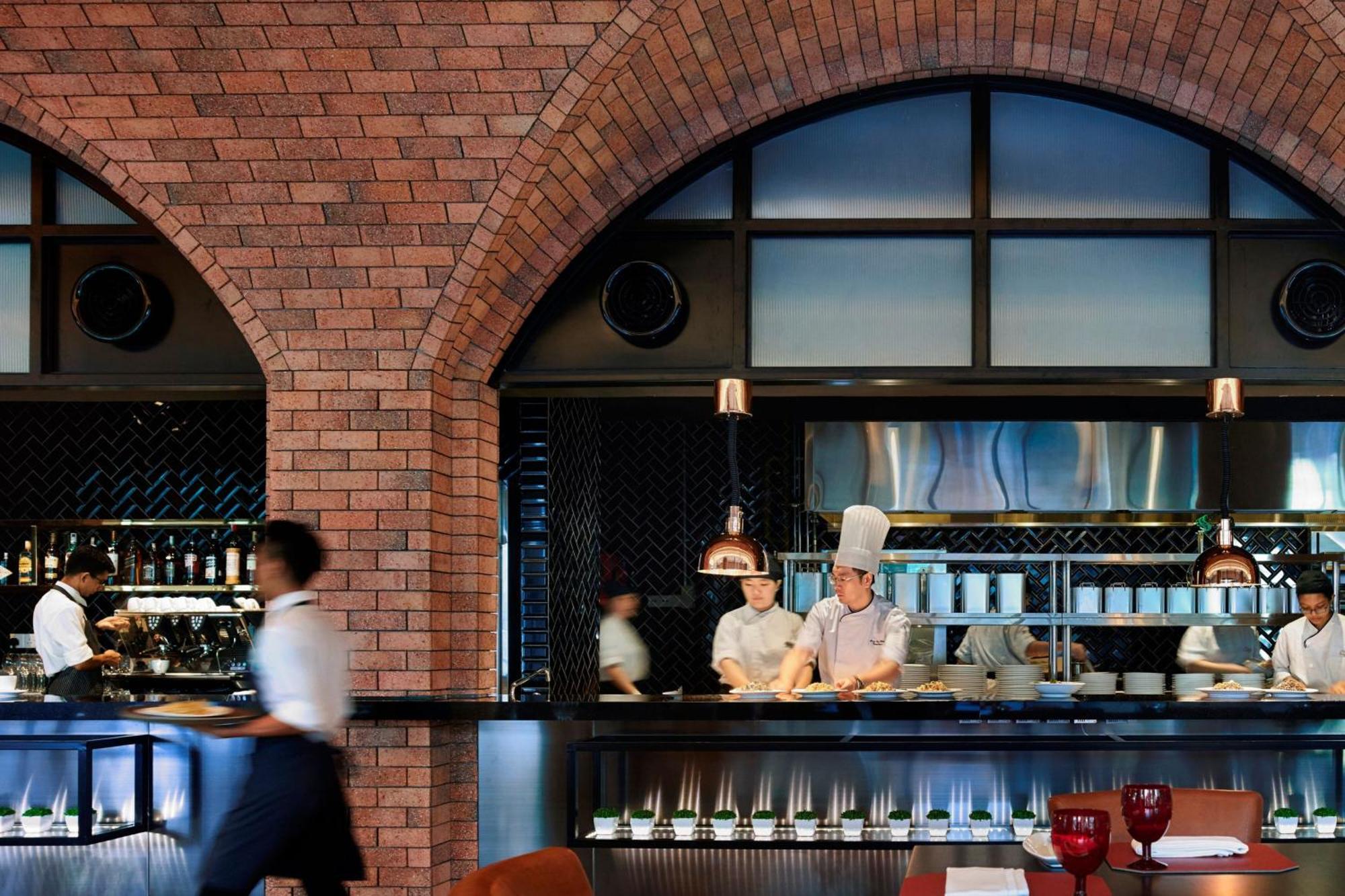 Hotel Stripes Kuala Lumpur, Autograph Collection ภายนอก รูปภาพ The kitchen at the restaurant