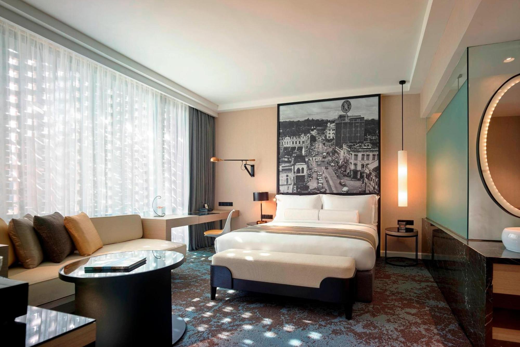 Hotel Stripes Kuala Lumpur, Autograph Collection ภายนอก รูปภาพ Deluxe Room