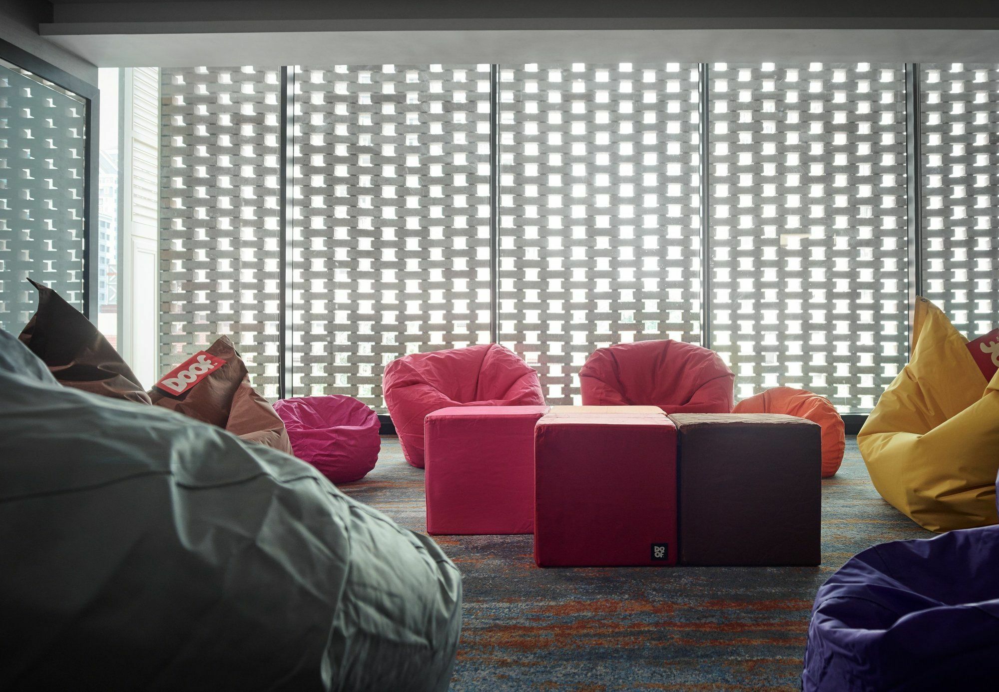 Hotel Stripes Kuala Lumpur, Autograph Collection ภายนอก รูปภาพ Bean bag chairs