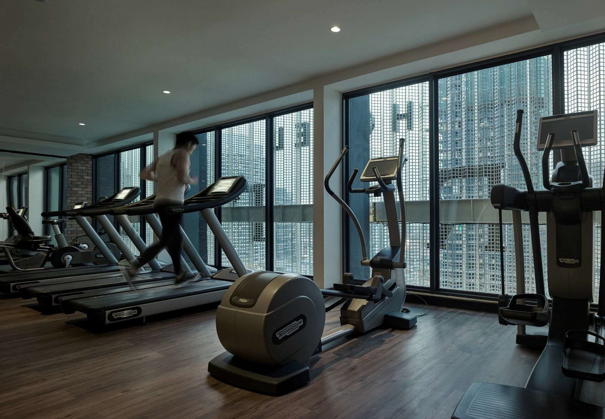 Hotel Stripes Kuala Lumpur, Autograph Collection ภายนอก รูปภาพ The gym at the hotel