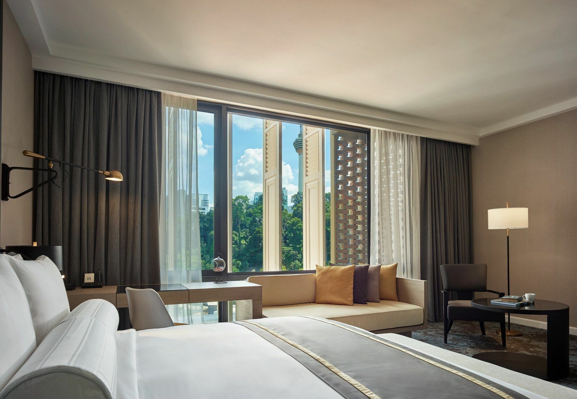 Hotel Stripes Kuala Lumpur, Autograph Collection ภายนอก รูปภาพ Deluxe Room