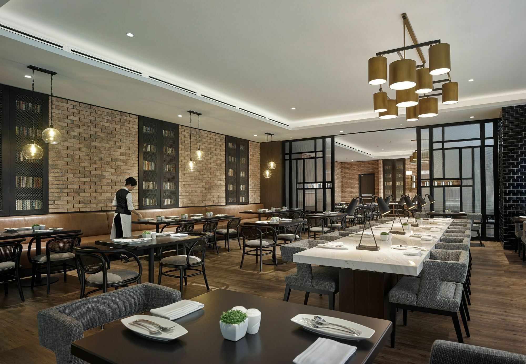 Hotel Stripes Kuala Lumpur, Autograph Collection ภายนอก รูปภาพ The restaurant's interior