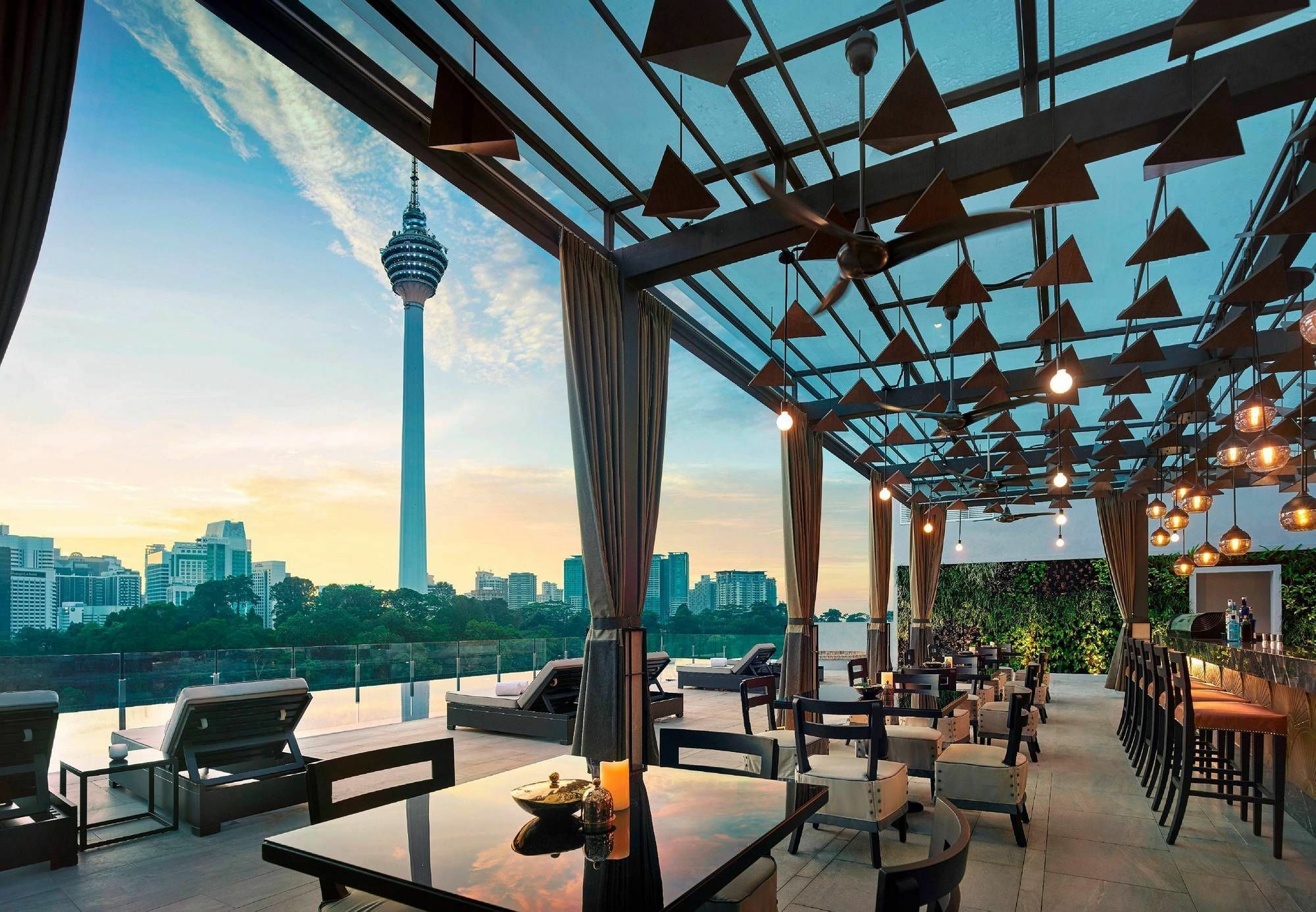 Hotel Stripes Kuala Lumpur, Autograph Collection ภายนอก รูปภาพ The 360° Sky Bar